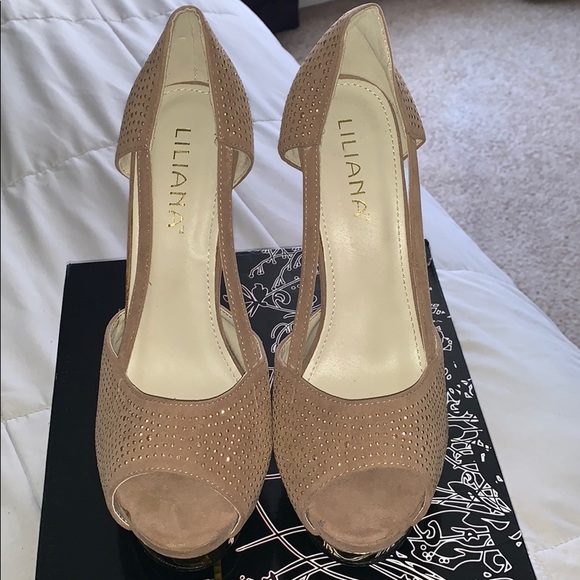 Tan Heels - Picture 2 of 4